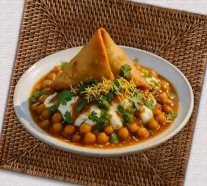 Paneer Samosa With Chole