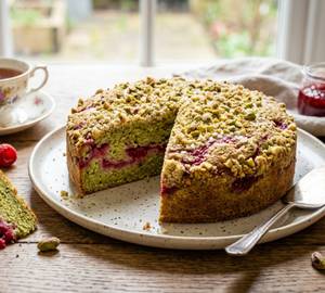 Pistachio Strawberry White Chocolate Cake [500 G]