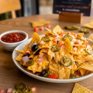 Cheese Loaded Nachos With Salsa Dip