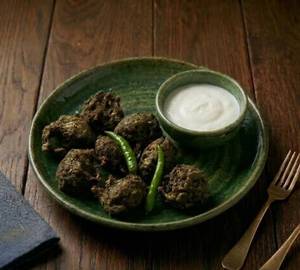 Kuttu Pakoda [10 Pieces] With Curd