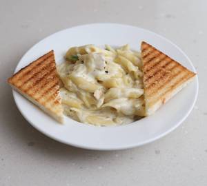 Penne pasta white sauce chicken
