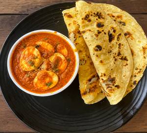 2 Laccha Paratha With Anda Butter Masala [2 Pieces]