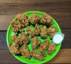 1/2 Kg Bucket (3 Pieces Hot & Crispy + 8 hot wings