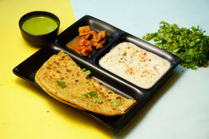 Aloo Paratha With Raita