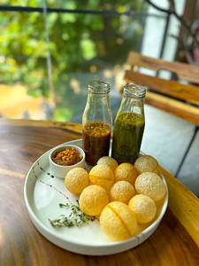 Gol Gappa (pani-puri)