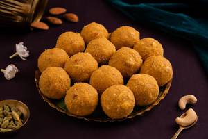 Dry Fruits Besan Laddu