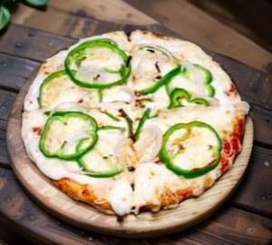 Onion capsicum pizza