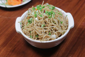 Classic Hakka Noodles (chow)