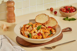 Chicken-Creamy Tomato Pasta