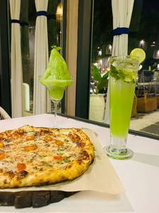Chicken Blast Pizza [Medium] + virgin Mojito
