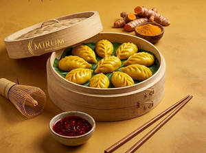 Golden Chicken Dumpling Momo (6 Pcs) With Chutney