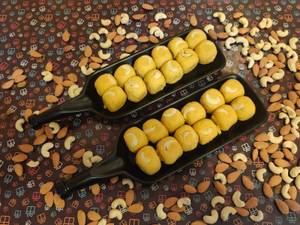 Besan Laddu (6 Pcs)