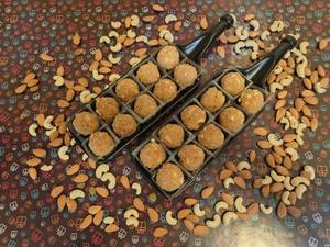 Gond Laddu