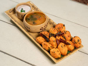 Milagai Podi Idli (v)