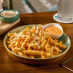 Fries with cheesy sauce