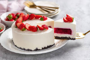 Strawberry Cake ( 400 Grams )