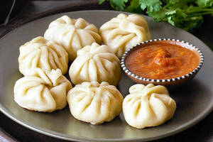 Cheese Chicken Momo (6 Pcs) With Chutney