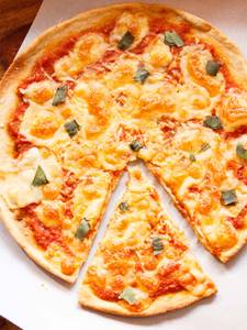 Margherita Pizza [7 Inches] With Garlic Bread [Serves 1]