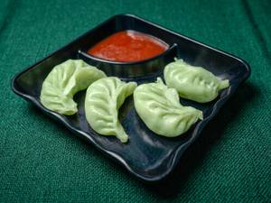 Veg momos steamed