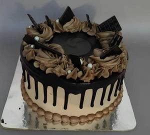 Kitkat fantasy cake