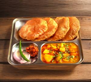 5 Ajwain Poori With Aloo Mater