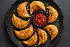 Veg Schezwan Sauce Tossed Momos (8 Pcs)