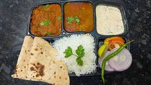 Paneer Thali [ 2 Plain Naan, Shahi Paneer, Salad]