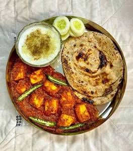 Plain Paratha Butter 4 Pcs + Dahi + Paneer Masala + Salad
