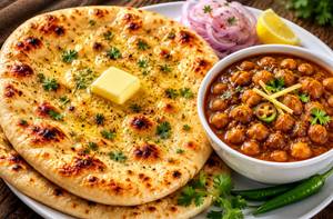 Butter Kulcha With Chole