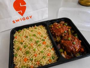 Veg Fried Rice [500 ML] With Chilli Chicken [2 Pcs]