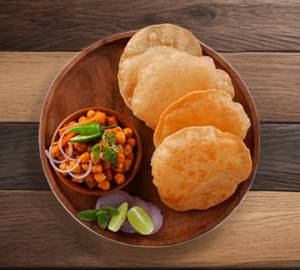 Chhole Puri (4 Pc.)