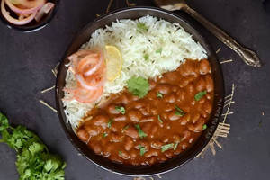 Rajma Masala With Choice Of Bread [Serves 1]