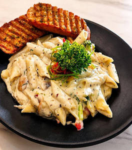 White Sauce Pasta