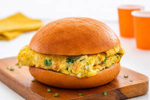 Chaska Bun With Cheese Omlette