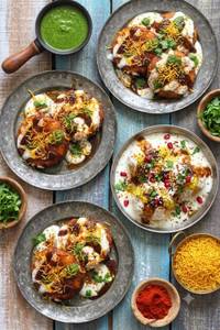 Aloo Tikki (Pack of 3) with Gujarati Dahi Vada (3 Pieces)
