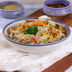 Hakka Noodles - Chicken