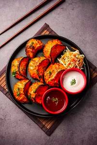Tandoori Darjeeling Chicken Momos [8 Pcs]