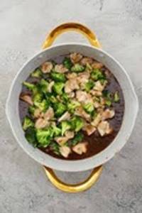 Waterchestnut And Brocolli In Honey Chilli Sauce