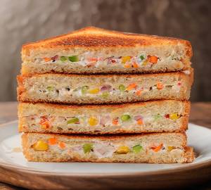 Veg Grilled Sandwich With Tandoori Sauce (2 Pcs)
