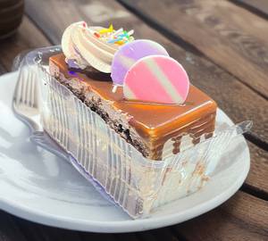 Chocolate peraline pasrty