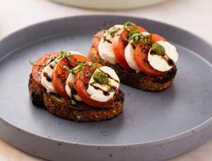 Caprese Toast (2 Pcs)