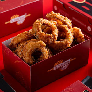 Onion Rings With Cheesy Jalapenos Dip
