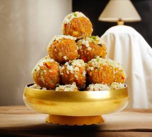 Dingk Khopra Laddu Box [250 G]
