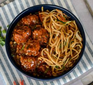 VEG CHOWMIEN (HALF) WITH VEG MANCHURIAN (HALF)