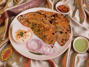 Paneer Paratha With Raita