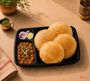 Chole Puri [4 Pieces]