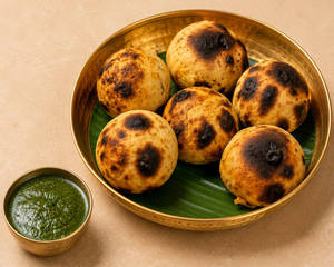Paneer Tikka Naan Bomb