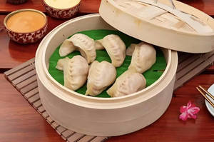 Veg Pahari Style Steam Momos [6 Pieces]