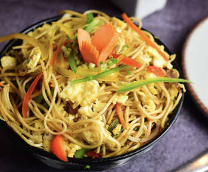 Egg hakka noodles