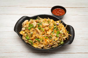 Mixed schezwan noodles